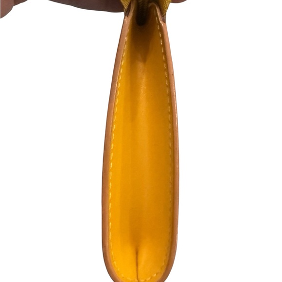 Louis Vuitton Yellow Pochette Accessoires Epi Leather - Picture 3 of 14